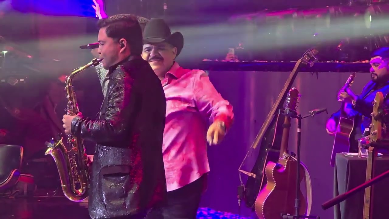 Partido en dos. Chuy Lizárraga y Luis Ángel “El Flaco” desde el Auditorio Telmex.