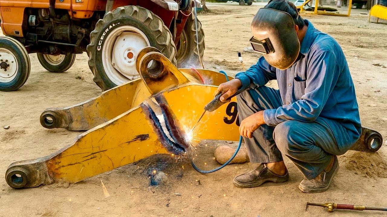 Massive Boom Break on Caterpillar – Watch This Pakistani Mechanic Fix It Like New