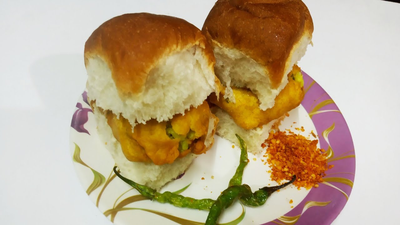 Monsoon special वडा पाव की रेसीपी| Tasty and Spicy Perfect Street style VADA PAV Recipe|