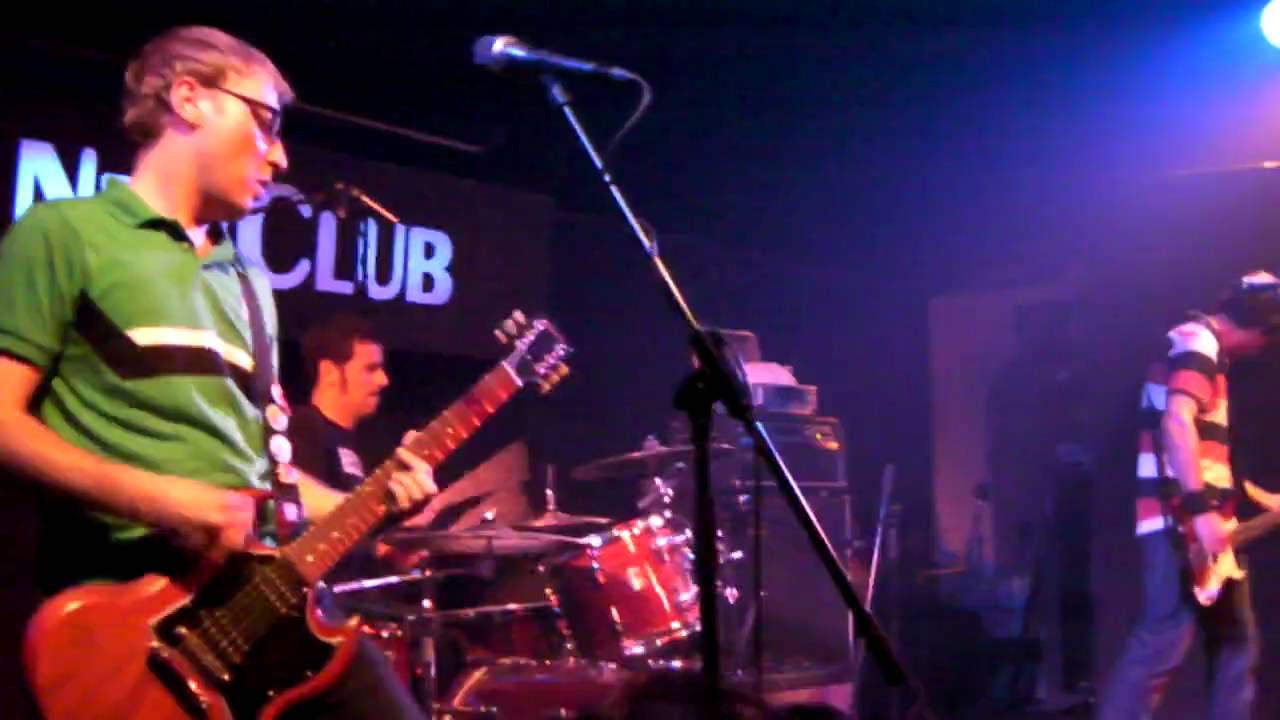 AIRBAG - Comics y posters - Madrid, 15/05/2010 (Neu Club)