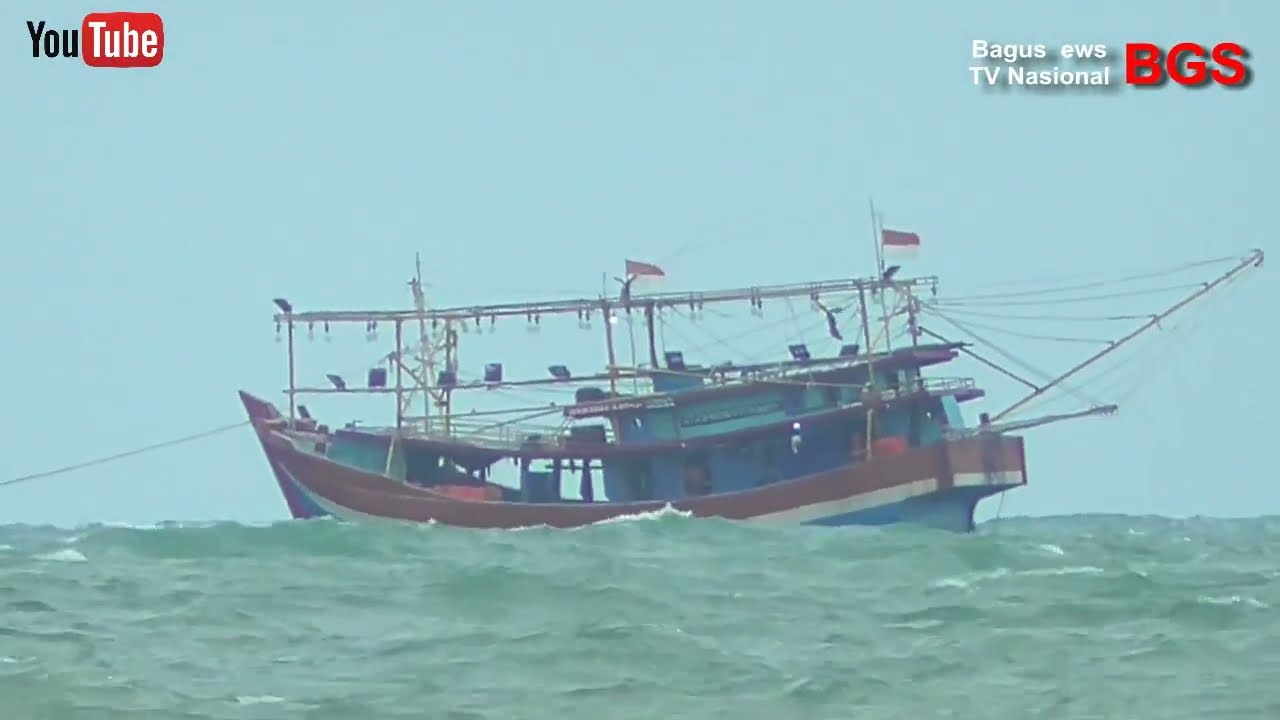 Diantara Cuaca Extreem nelayan Pekalongan Tetap Melaut