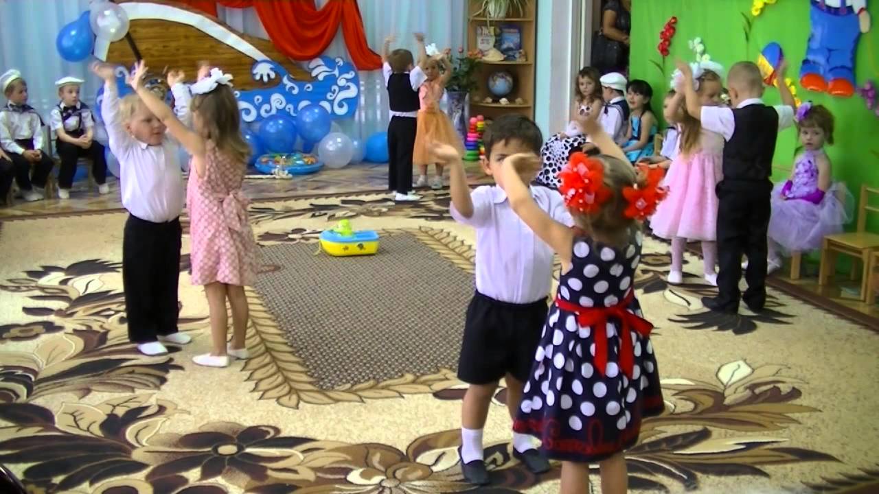 Танец малышей для выпускников