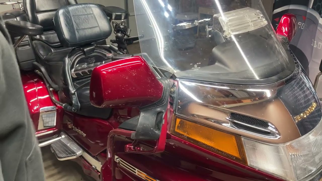 Как заменить лампу в фаре на моем Honda GL1500 Goldwing