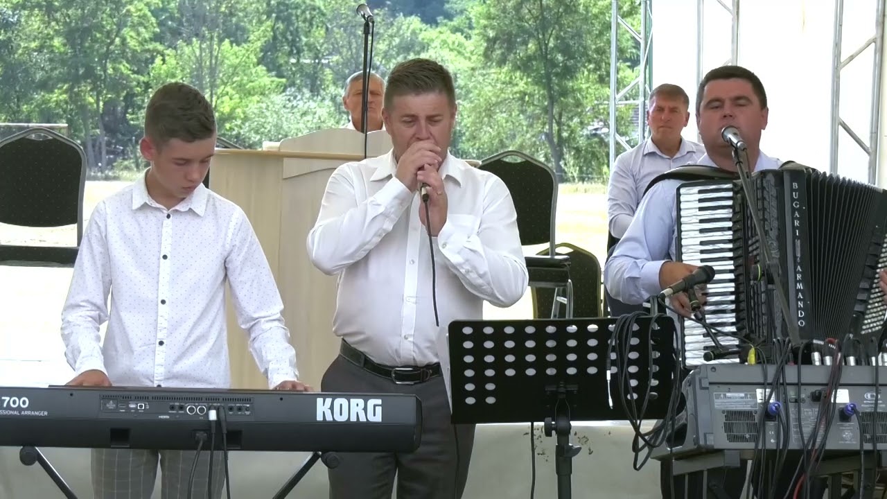 Grupul de la Uriu. O oră de muzică  la *CORTUL ÎNTÂLNIRI* Drena