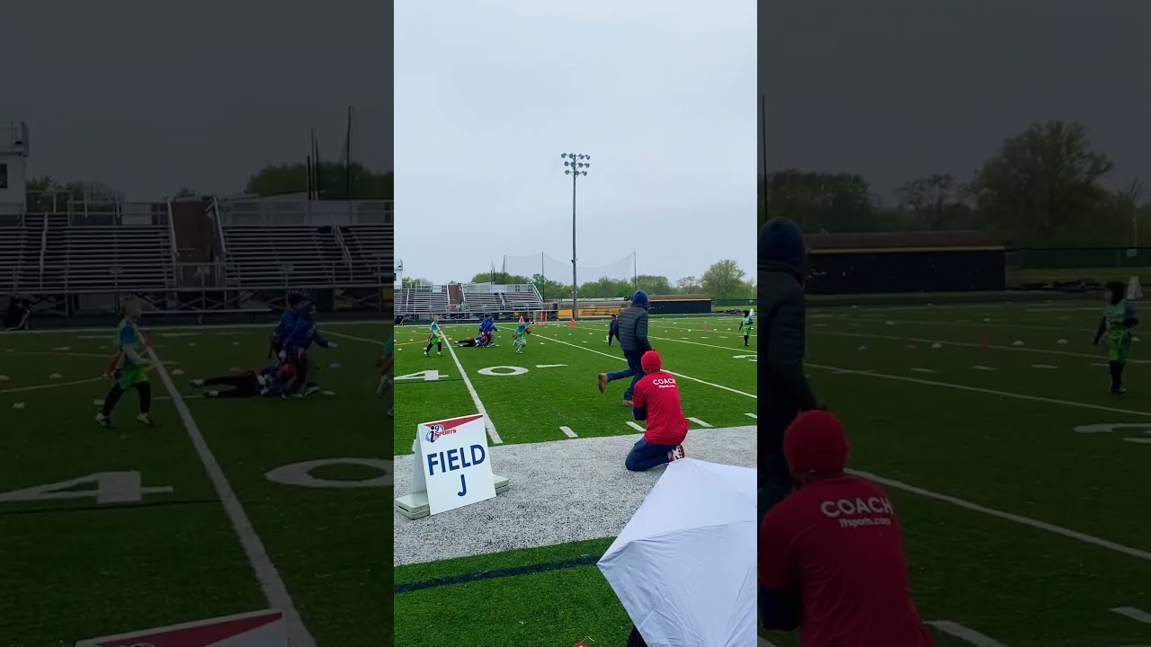 #flagfootball 20 yard run on this nice rainy day.