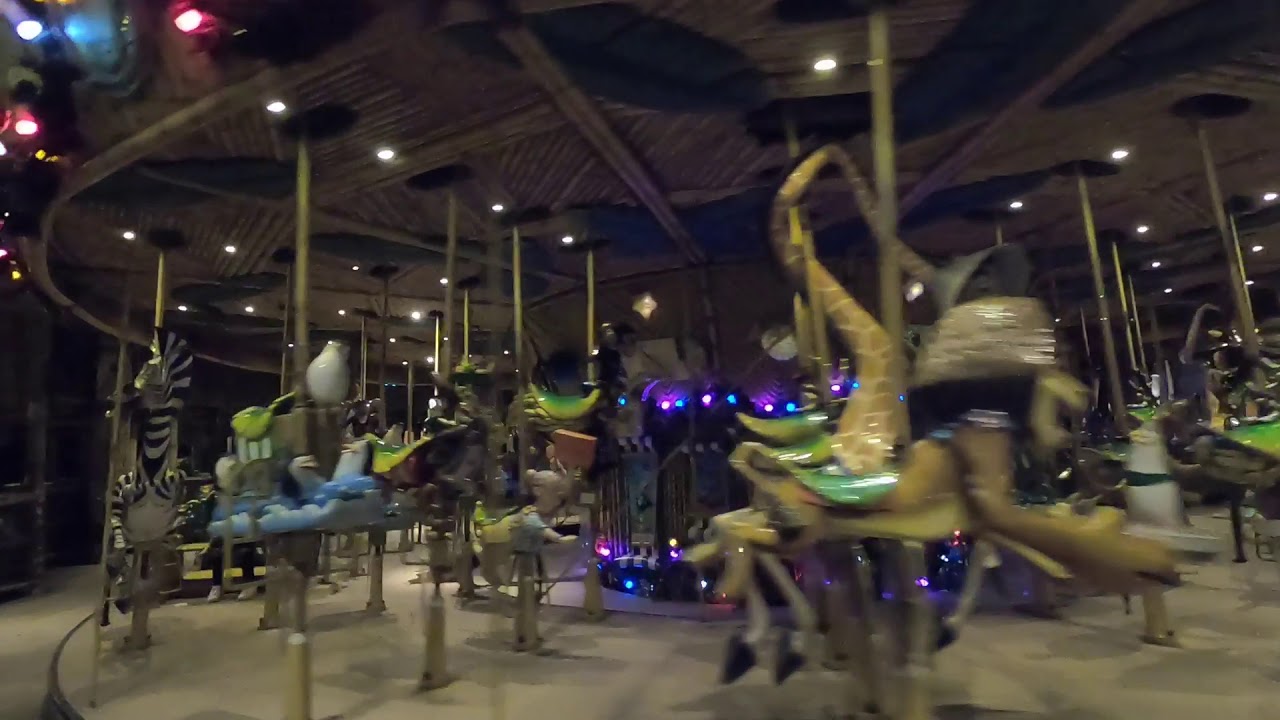 Reeyansh enjoy King julien beach party go round universal studio singapore madagascar A crate