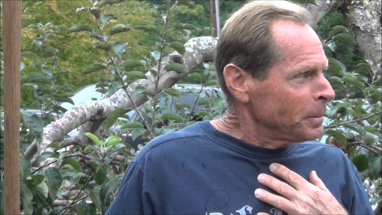 You Can't Over Water Woodchips - Back to Eden Garden Tour - L2Survive with Thatnub