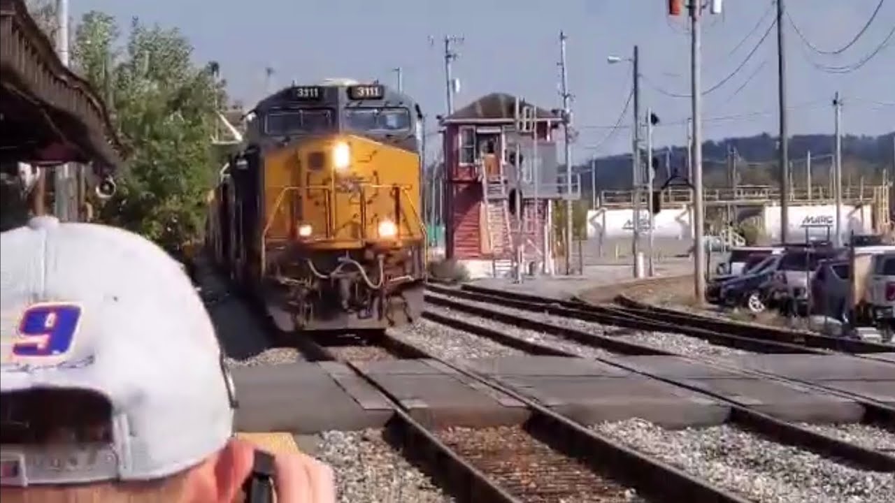 CSX Q371 highballs through Brunswick, MD on 10:03:2021