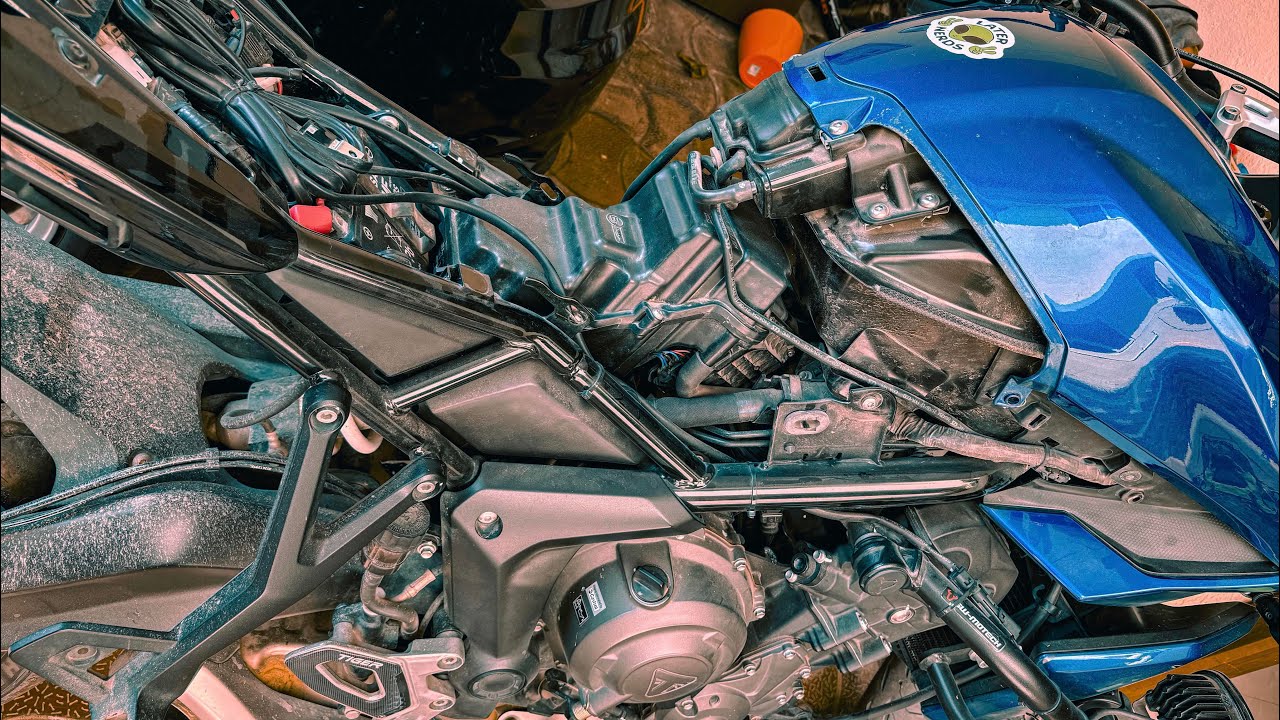 Triumph Tiger Sport 660 Air Filter Replacement In 3 Minutes | K&N Filter.