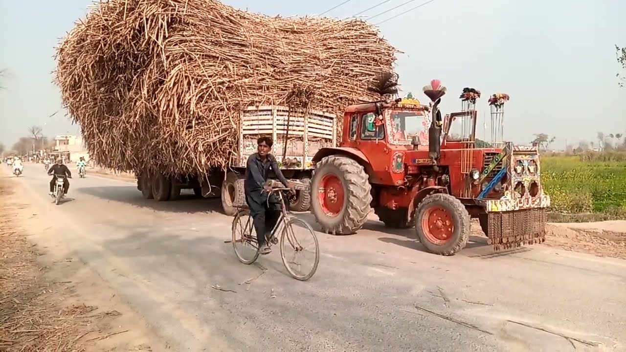 #Beautiful #Dangerous #Moment #BelarusTractor #Trailer and #10 Wheeler #Nissan truck #punjabfarming 