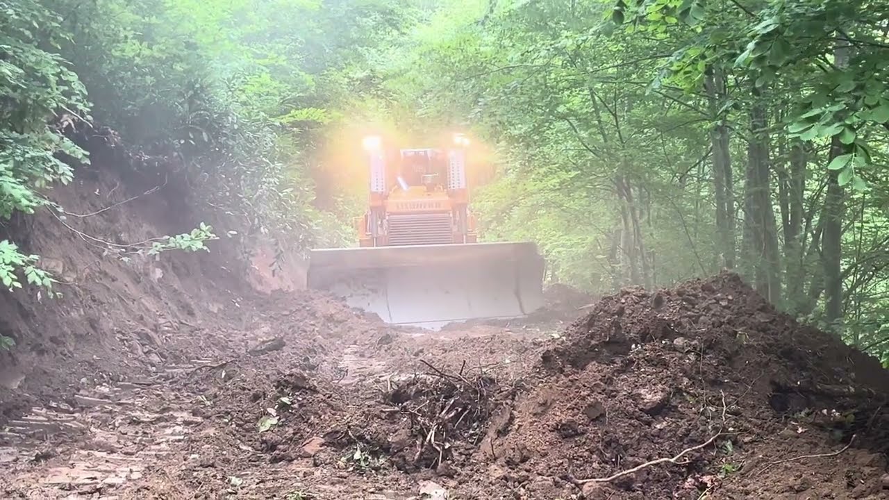 Dozerle orman yolu tamiri #liebherr #dozer