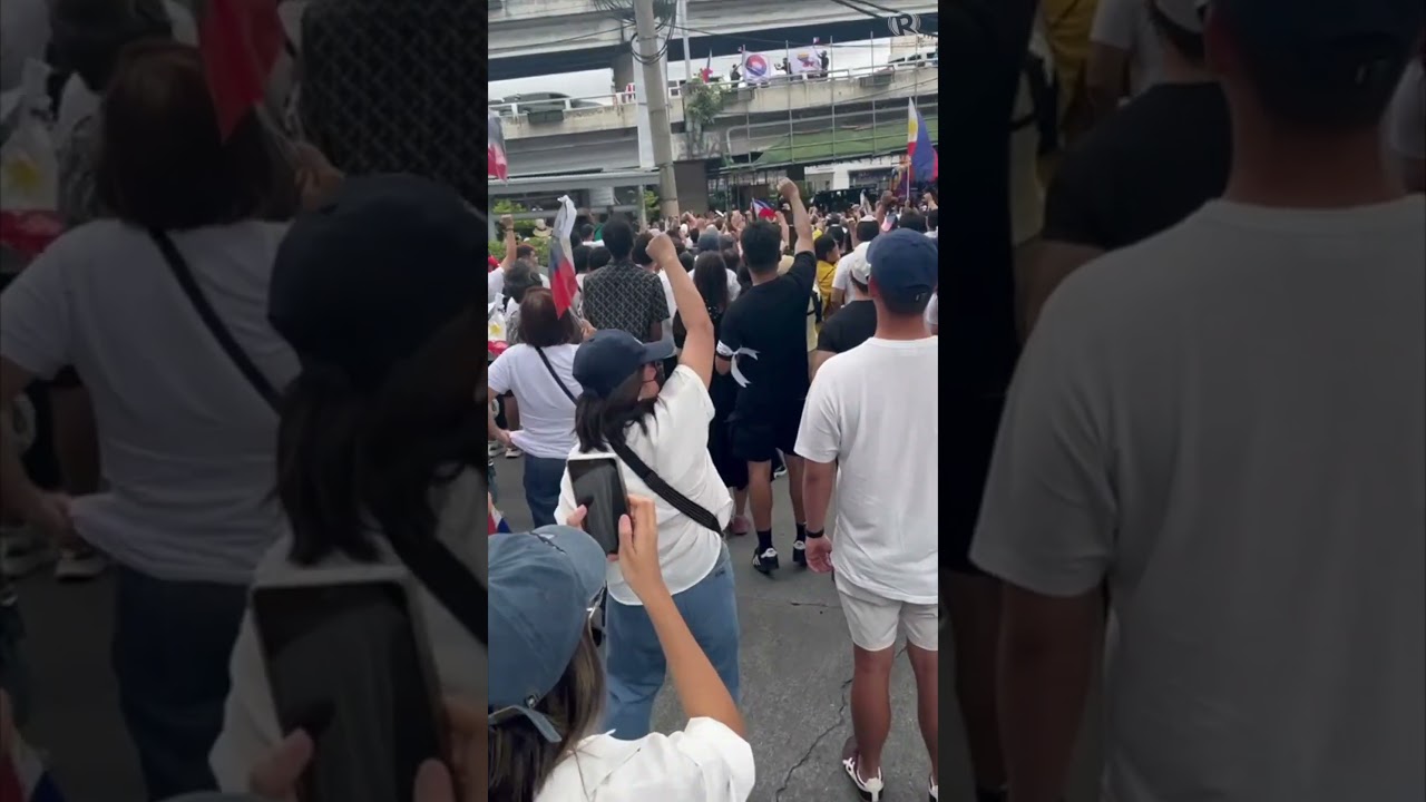 EDSA protesters boo pro-Duterte supporters