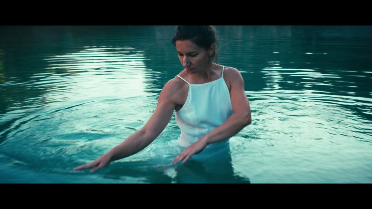 Atwoodovo padalo - Bosa pojdiva [Official Music Video]
