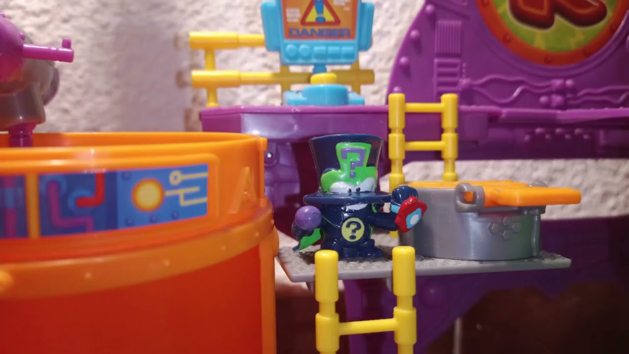 (RECREACIÓN) SUPERTHINGS SECRET SPIES: ENIGMA Y LA POWERBAND