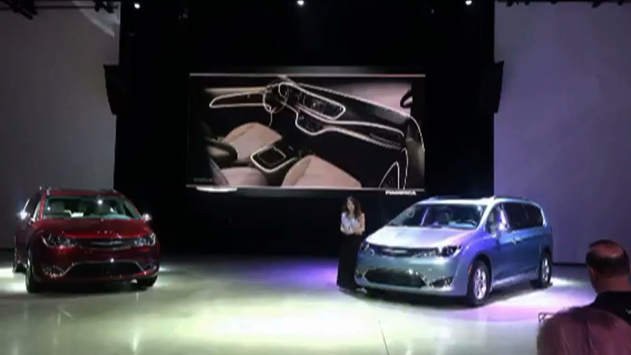 2017 Chrysler Pacifica walkaround with Winnie Cheung, Interior designer and in need of a minivan