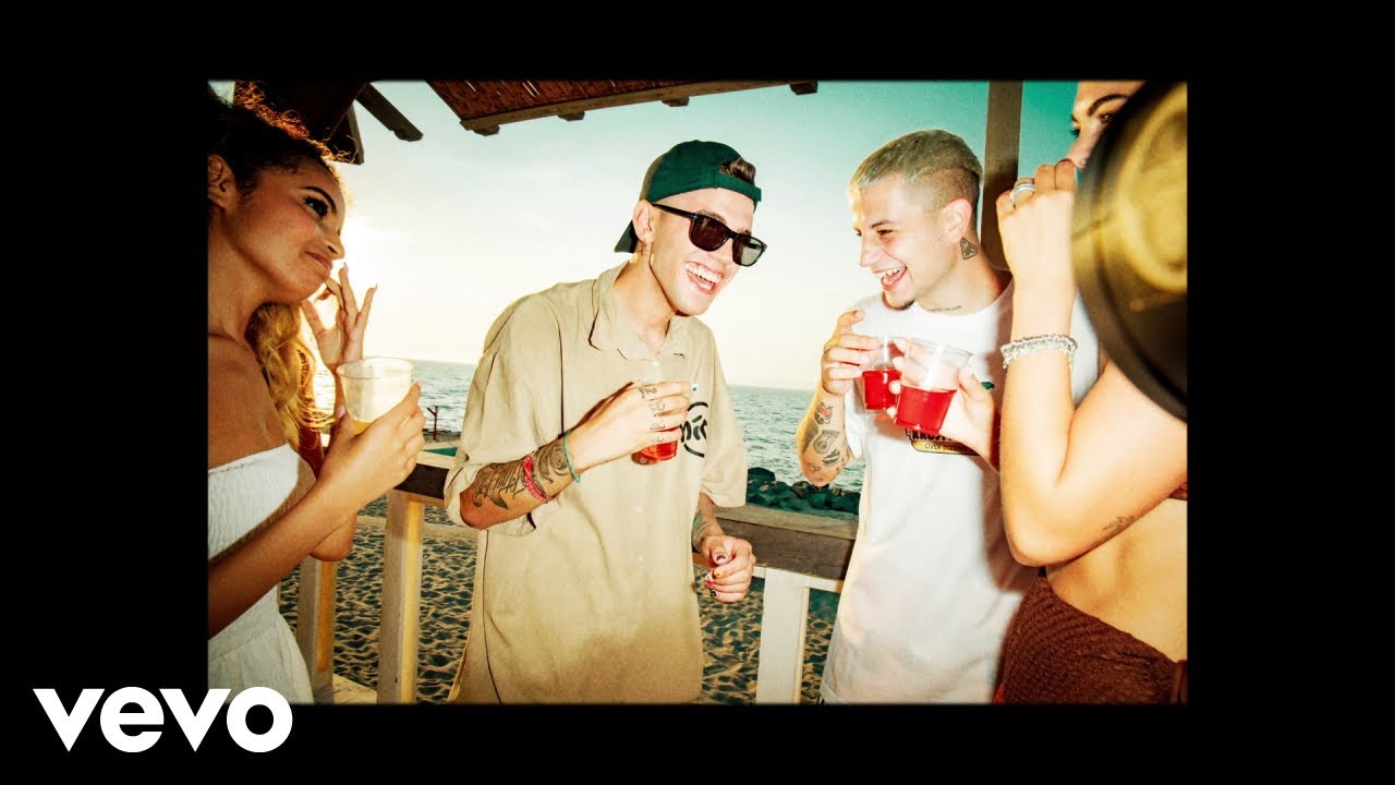 Aka 7even, Robledo - Loca (Official Video)