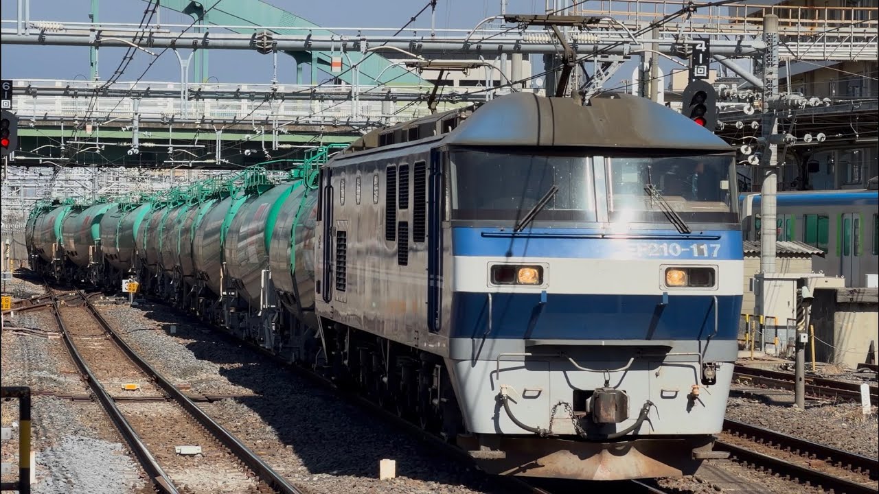 【4K高画質】【約10分遅れ】JR貨物EF210形100番台117号機〔新〕（新塗装）＋緑色タキ1000形16両が大宮駅5番線に到着停車するシーン（3090レ・新A134・石油返空）2026.3.14