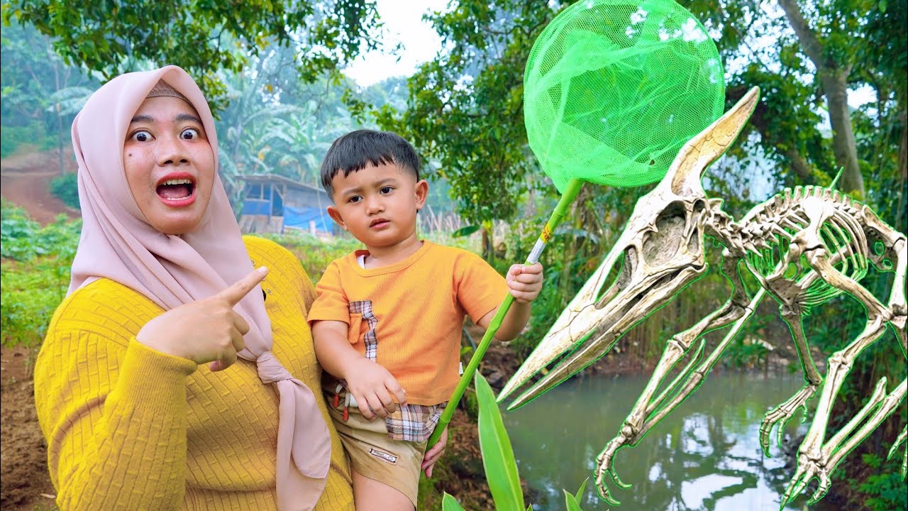 LIHAT KERANGKA BURUNG RAKSASA 😱 SAAT BERSIHIN SAMPAH DI KALI