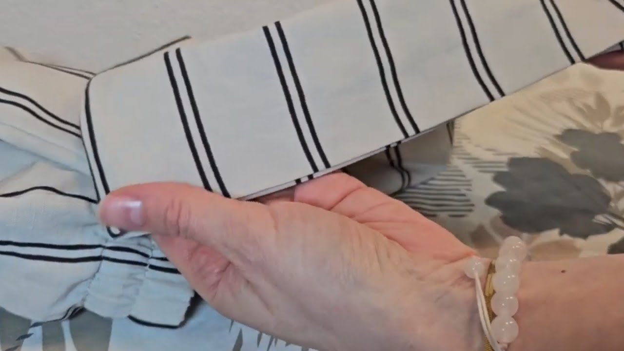 ​DE: Blindsaum nähen wie ein Profi​🪡              EN: Sewing a blind hem like a pro🪡