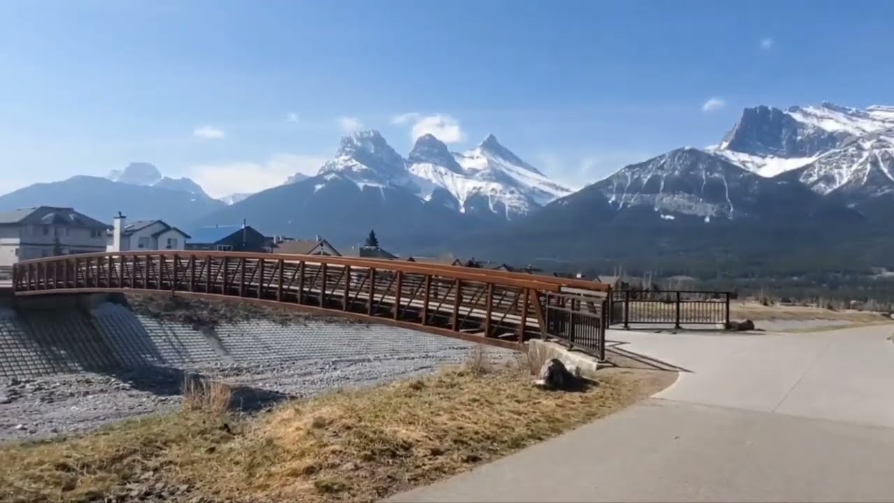 Canmore, Alberta. Rocky Mountains 🗻 April 2022