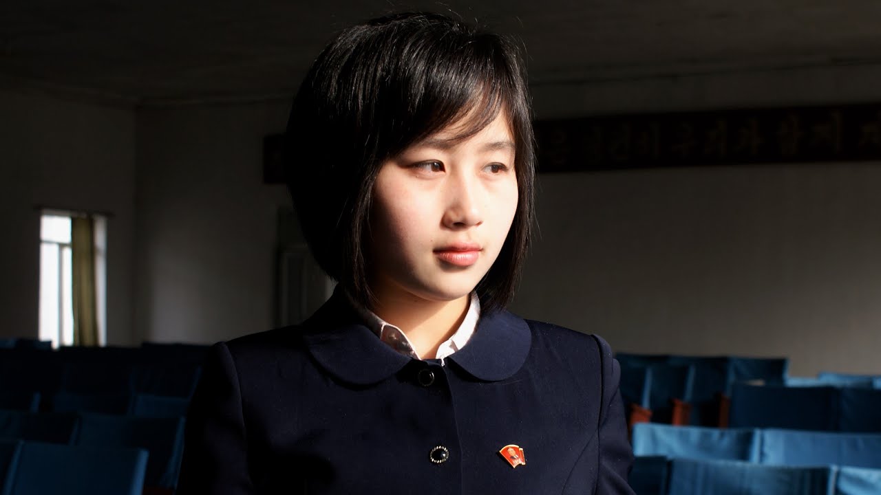 Pyongyang:A Schoolgirl-NorthKorea  北朝鮮 ある女学生(平壌の世界378)