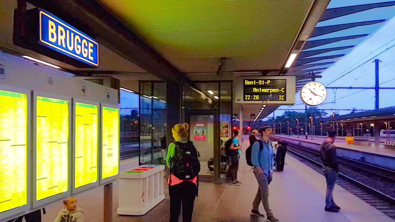 Train from Brussels to Bruges. Bruges Railway Station. (Voyage en Train à Bruges. Gare de Bruges.)