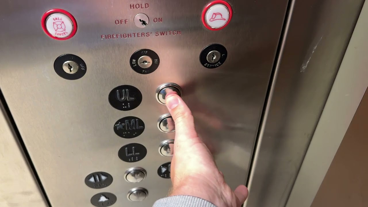 ThyssenKrupp MadBs Traction Elevator at Bamberger's/Macy*s at Menlo Park Mall in Edison, NJ