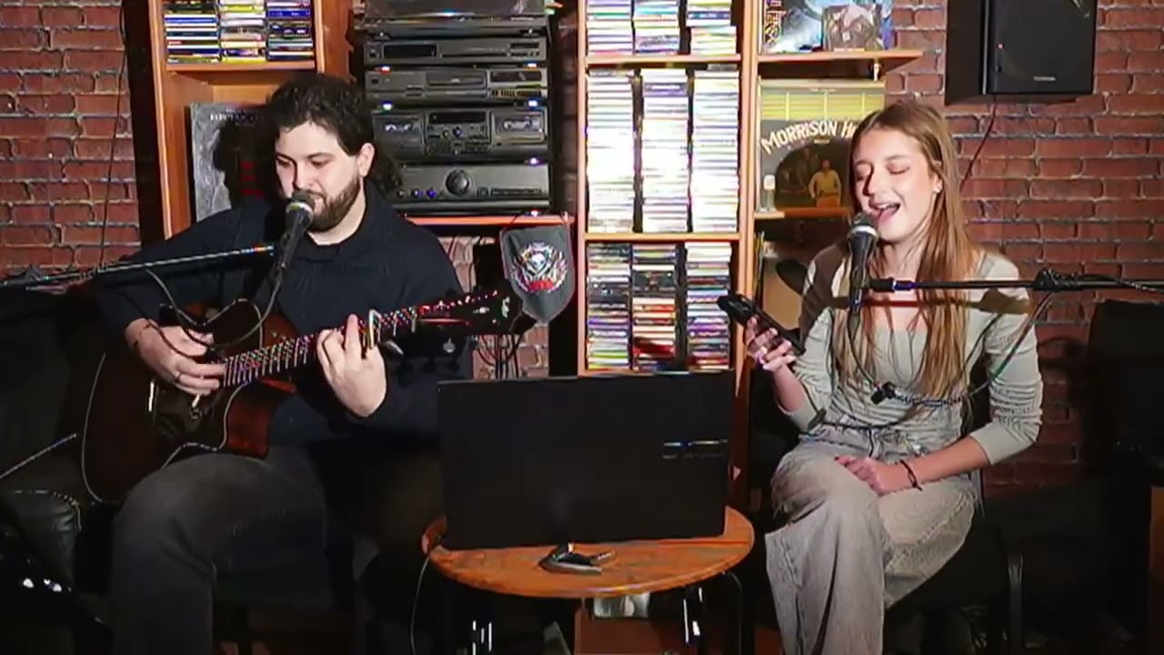 Fell In Love With An Alien - The Kelly Family | Acoustic Live Cover by Sofy (feat  Andrei Cerbu)