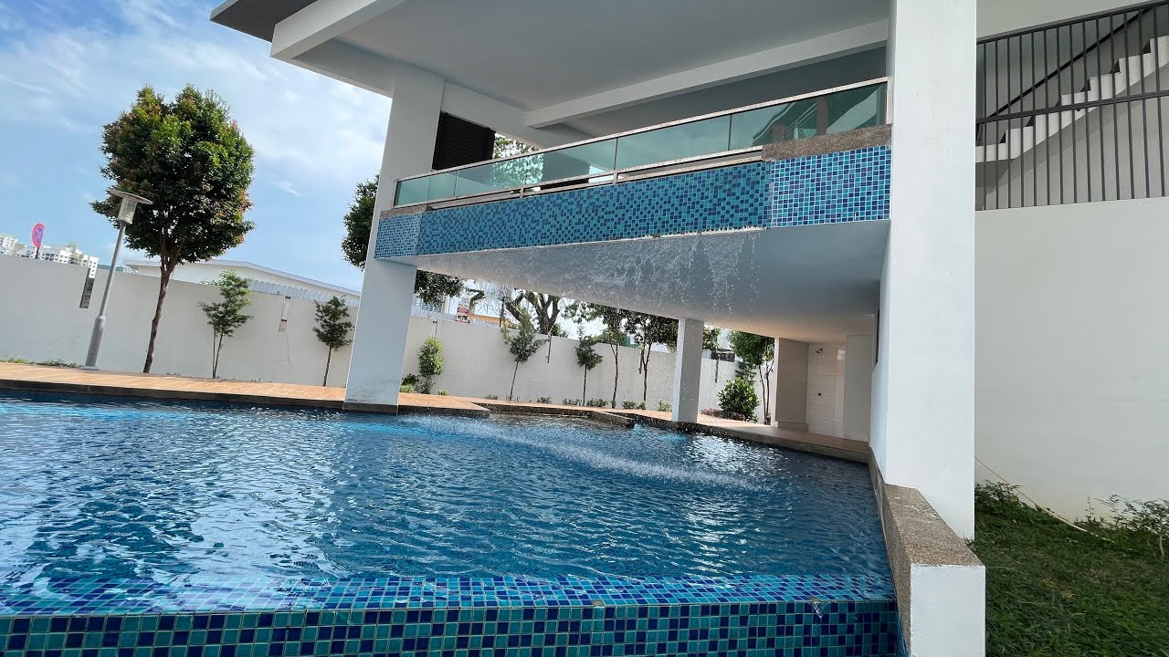 UL Residence (4.5 Storey Courtyard Villa) @Ayer Itam GF: 4492 SF BU: 3430 SF 4+1 Rooms 5 Baths 3 CPs