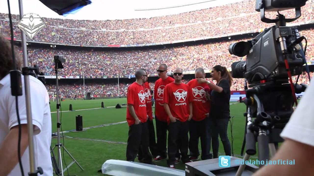 Actuacion de DELAHOJA en el Camp Nou en la celebración de la Champions