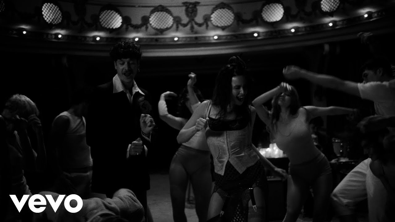 Monsieur Perin&eacute;, Bandalos Chinos - En La Oscuridad (Official Video)