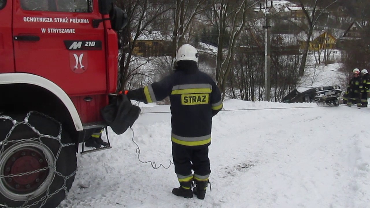 JRG SUCHA BESKIDZKA ORAZ OSP STRYSZAWA ,  wyciąganie samochodu osobowego