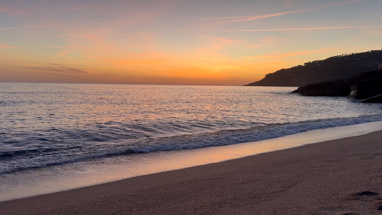 Relaxing Ocean Sounds & Ambient Music | VOX QUIETIS