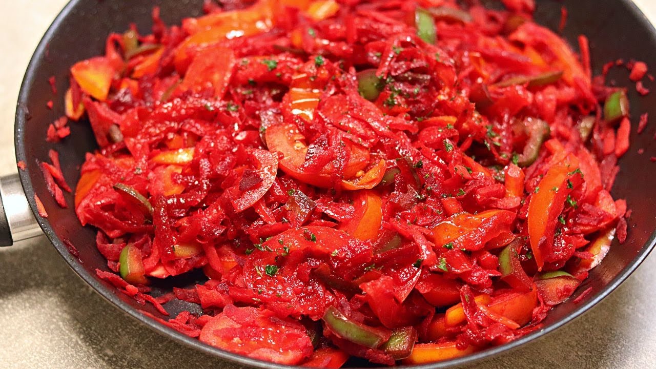 Echte Vitaminbombe! Dieser Salat st&auml;rkt Immunsystem: warmer Rote Bete Salat mit Tomaten Rezept vegan