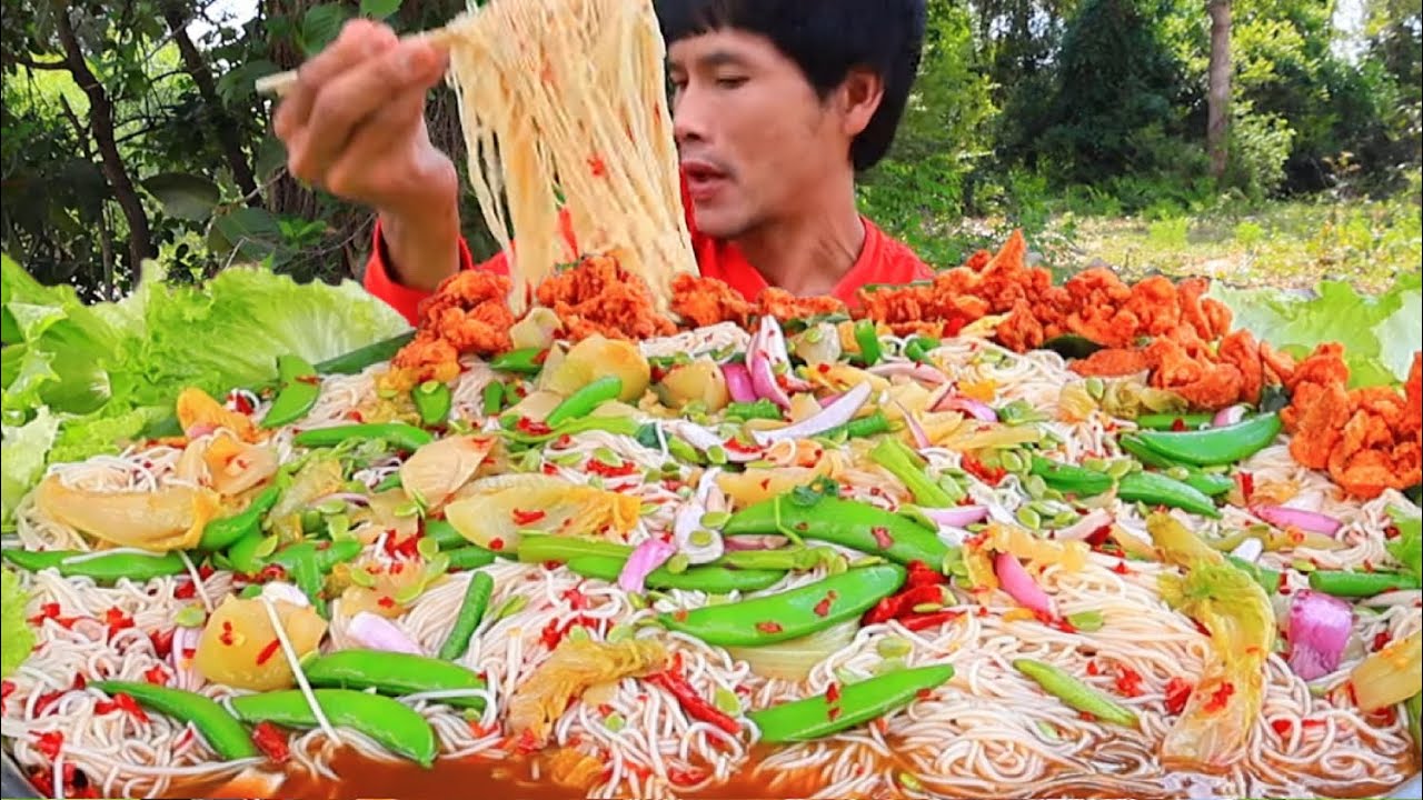 ขนมจีนซาวน้ำปลาร้านัวๆแกล้มผักสดแซ่บคักอีหลีครับพี่น้องMUKBANG EATING SHOW/โก้อีสานพาแดก