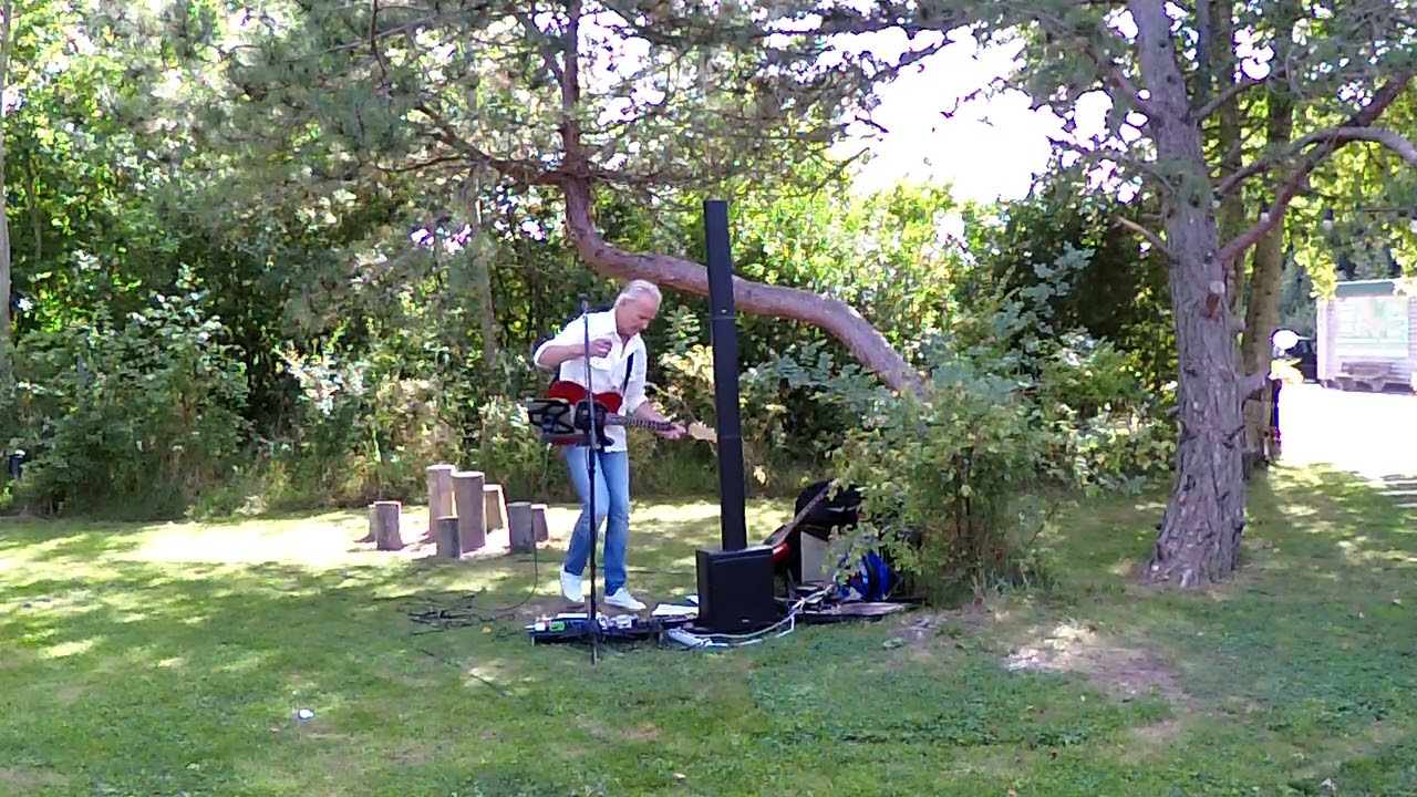 One Man Band Robert Harms, Solo Artist, Ziggy Stardust Experience @ Hotel  Prins Hendrik-TEXEL