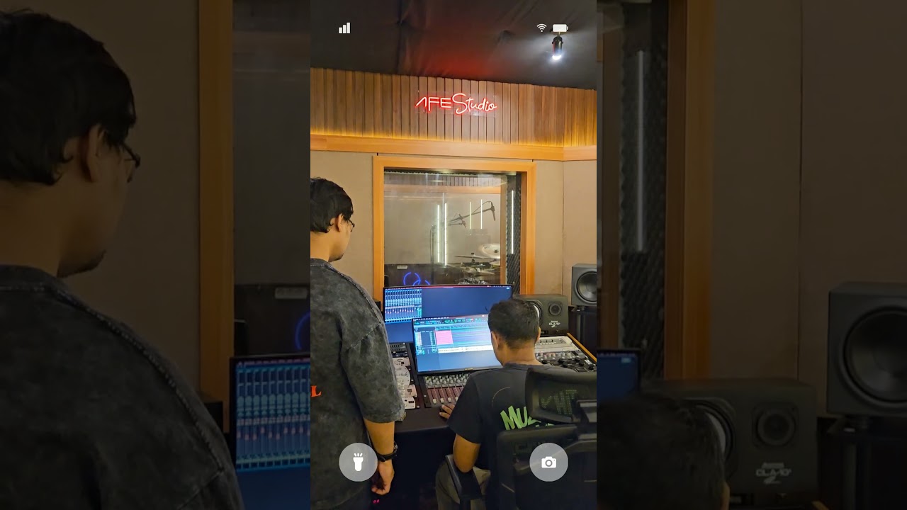 Hari pertama SOLASEE take album baru di AFE RECORDS jakarta