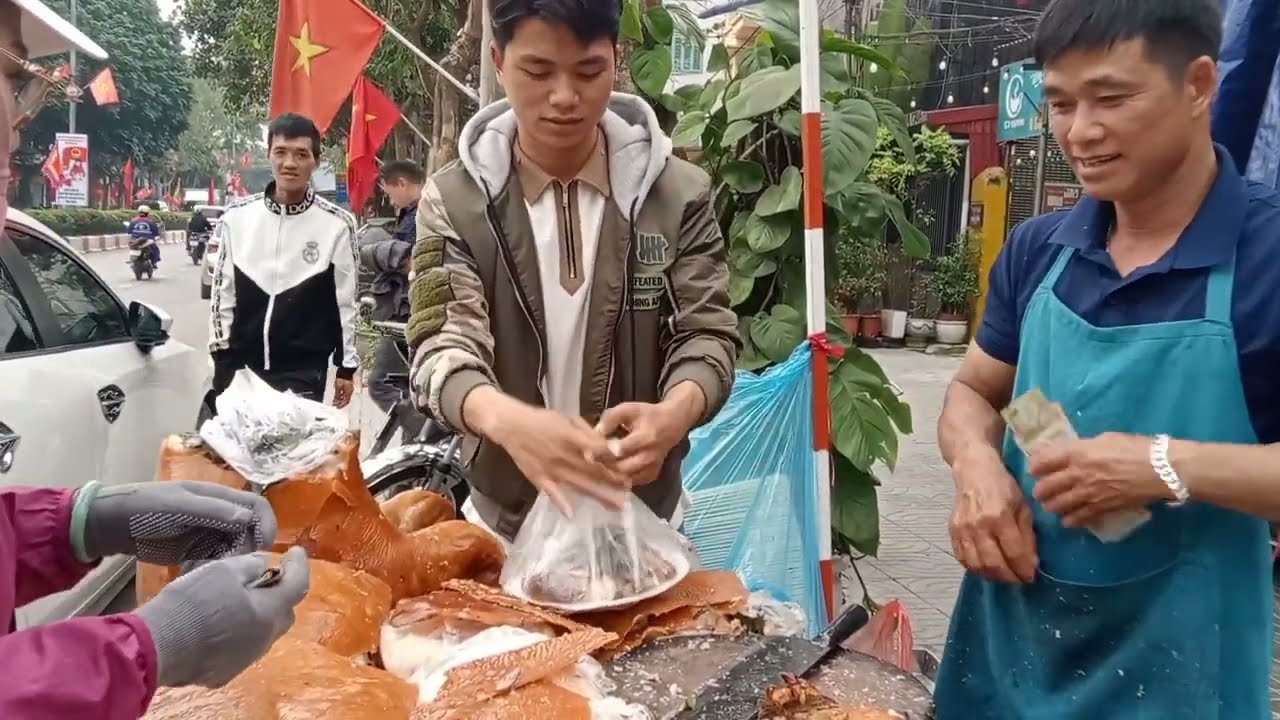 Thịt lợn quay đặc sản nhất bán tại hội chùa Tiên,18/1//2026