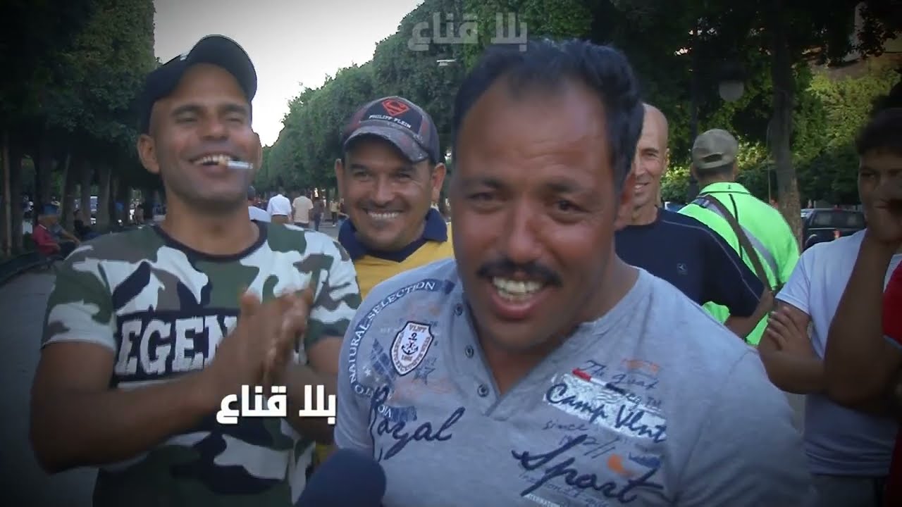 bila kinaa | ربوخ وشيخة من نوع خاص في شارع بورقيبة..أولاد الكاف يربخوها بالمزود والموال