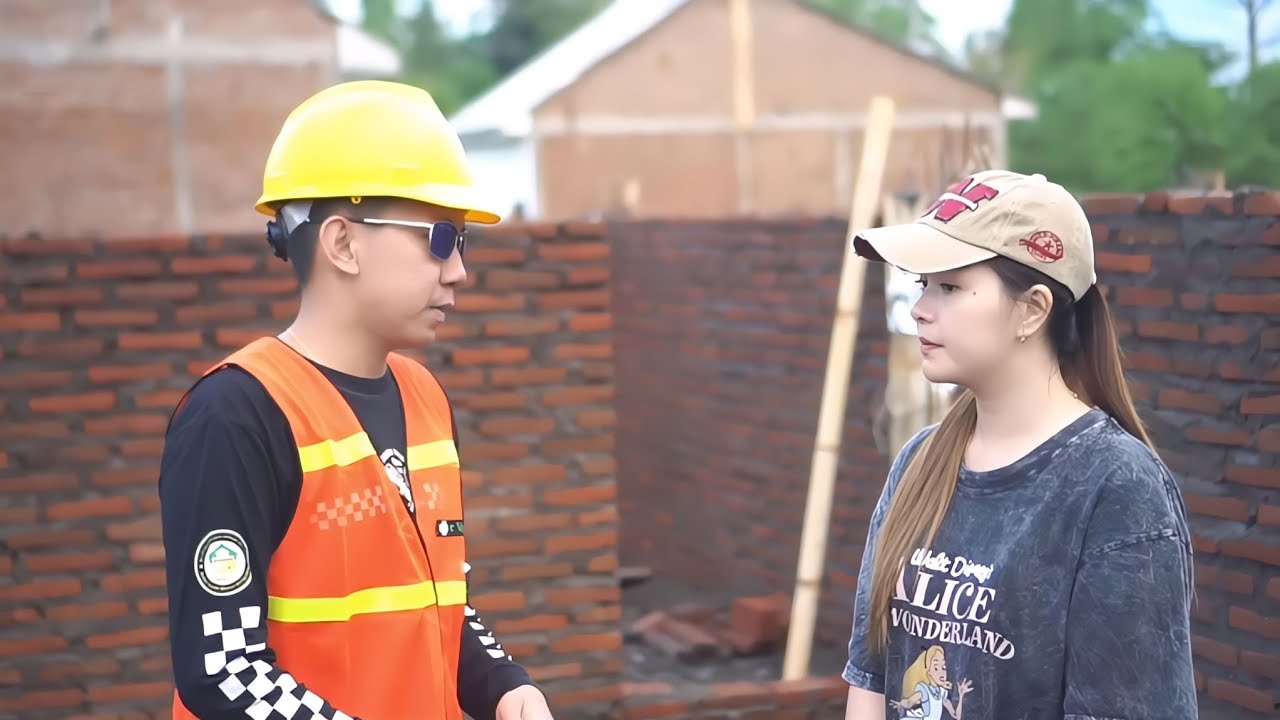 BOS CANTIK NYAMAR KULI BANGUNAN BERTEMU MANDOR KEREN!!wow lihat endingnya....