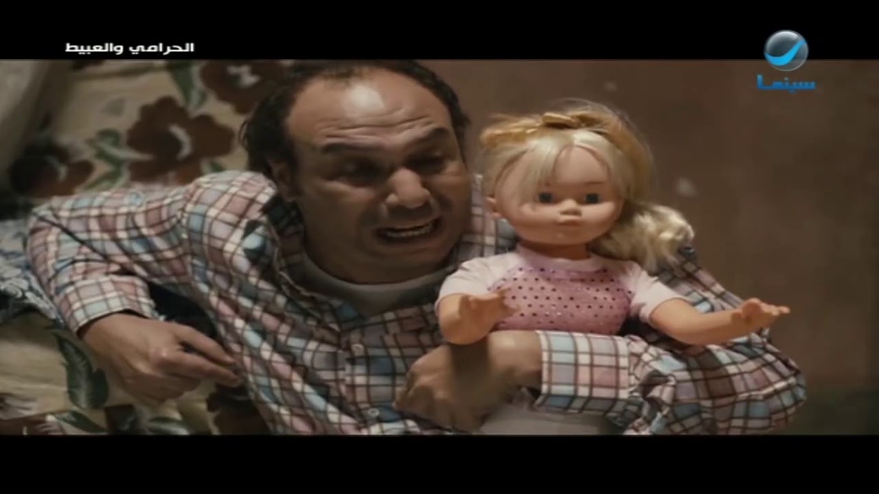 مشهد مؤثر من فيلم الحرامي والعبيط.. العبقري خالد صالح
