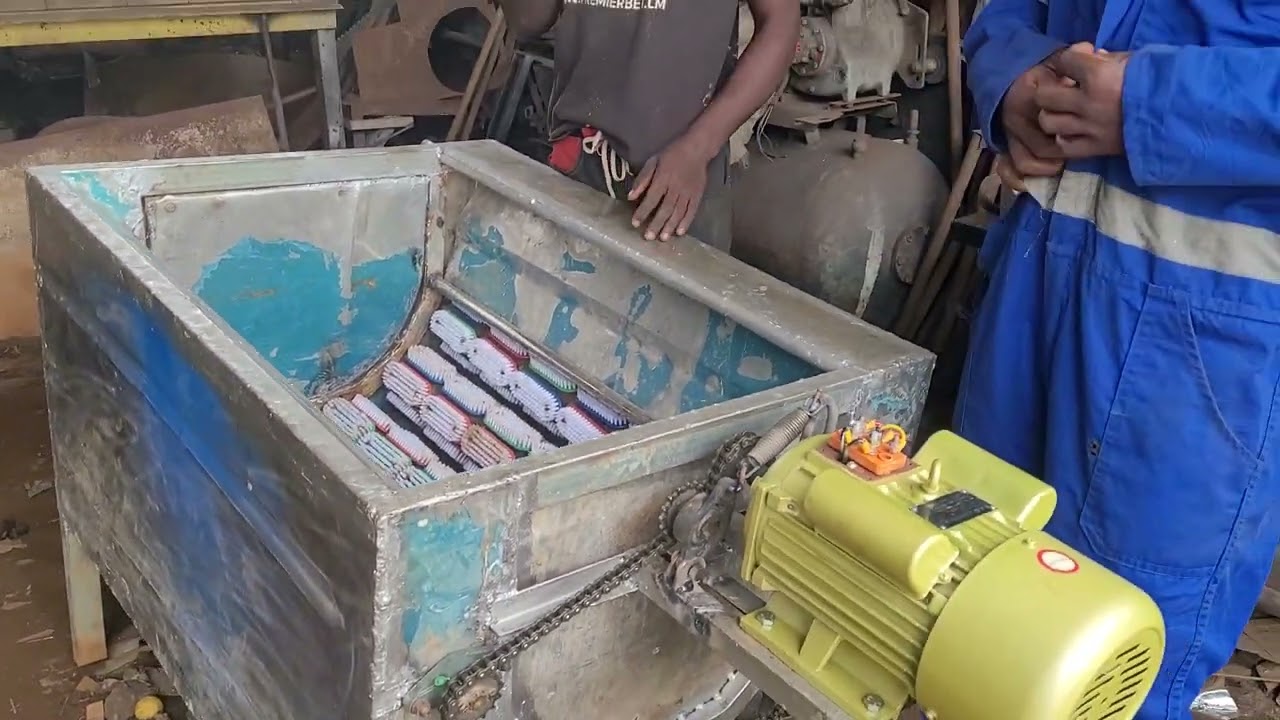 EMF cassava washing and peeling machine coming along, Mr made in Cameroon