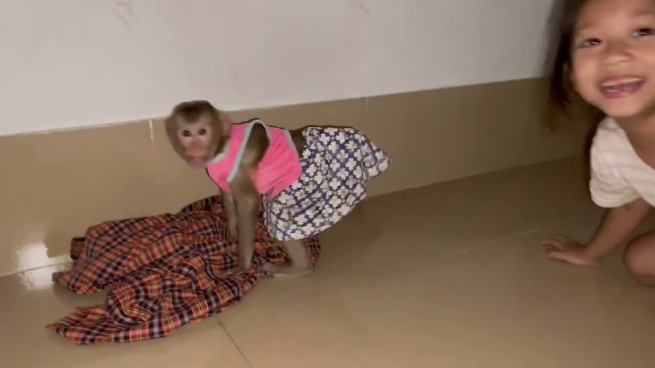 OH no0..!! Jasmine buttt up to po0p out while Liya stay at back of her 