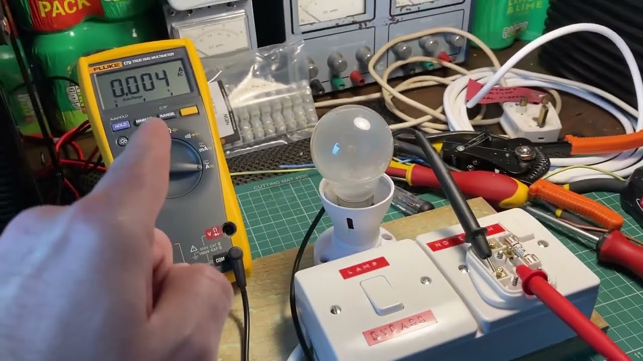 Dim Bulb Tester - a tool to manage current flow when repairing electronics