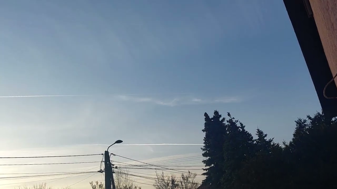Smugi kondensacyjne na niebie , Dredy na głowie , i Wolność w Duszy