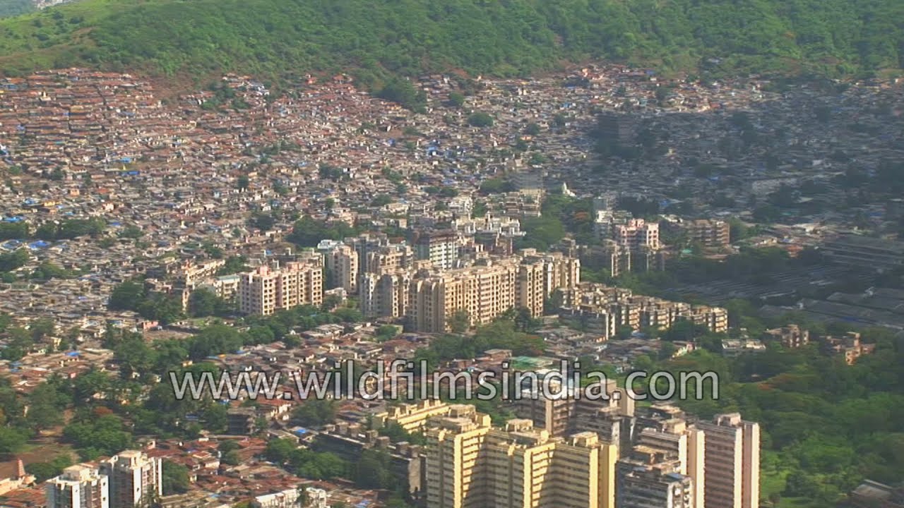 Flying over Mumbai : slums, Deccan Traps, hills and the Arabian Sea