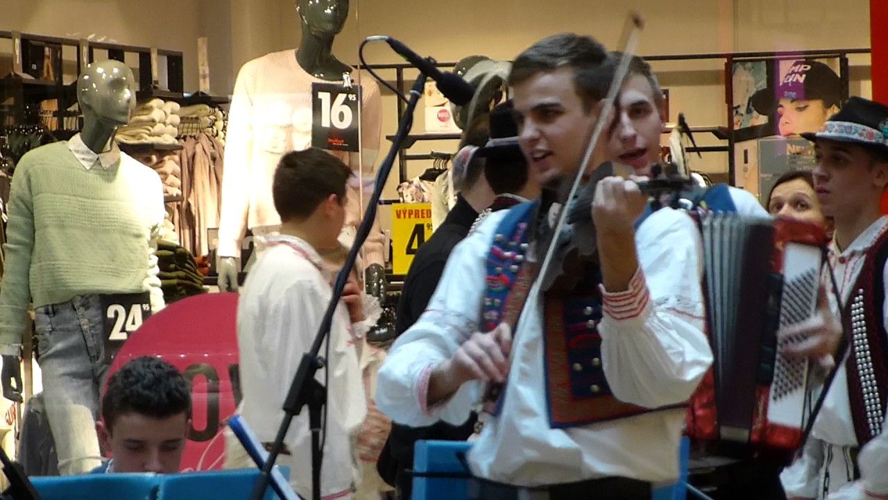 Folkl&oacute;rny s&uacute;bor Vargovčan z Hanu&scaron;oviec a Ľudov&aacute; hudba Dzugasovci - &Scaron;aľena ja bula, Koňe mam na jarcu