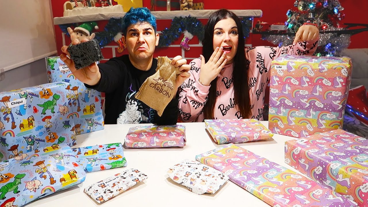 ABRIENDO REGALOS DE REYES MAGOS!! Abrimos regalos de Navidad LOL Retos Divertidos MI NOVIO LLORA