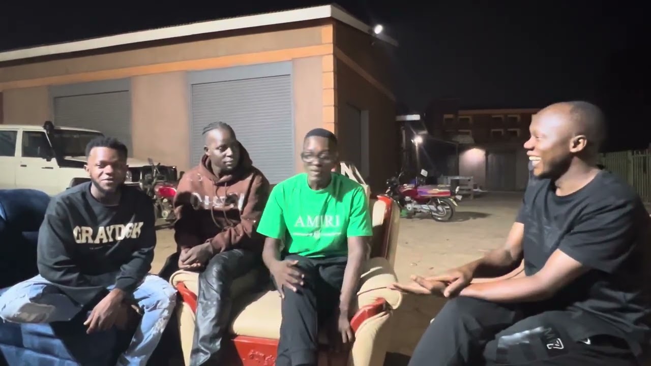 Tuli ku apple furniture ne Joseph ngoma ne chicken begudeko #applefurniture #bobiwine #kasuku