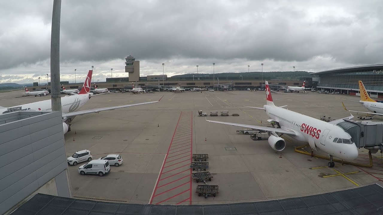 Swiss Airbus A320 turnaround at Zurich International Airport
